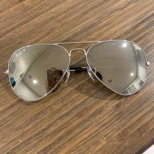 Large polarized rayban aviators